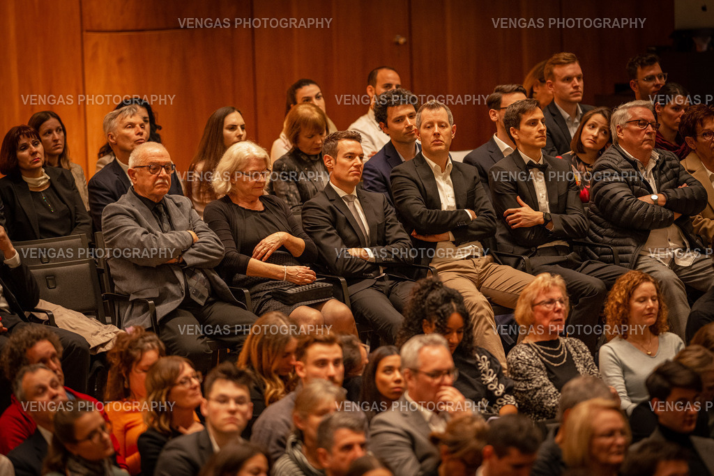 VENGAS_COM-0250 | vengas