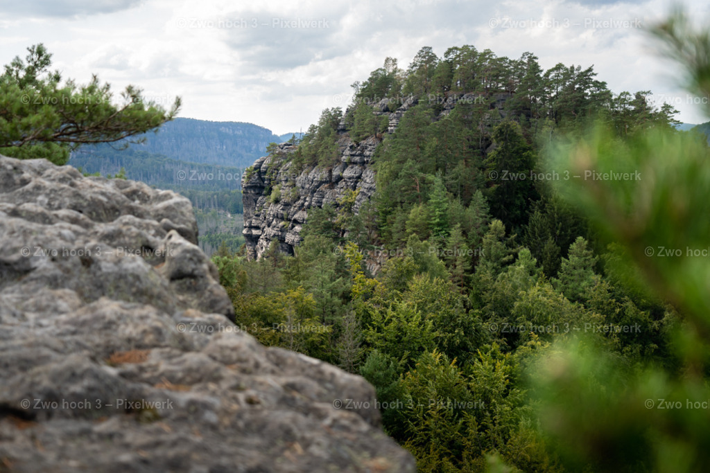 Grosser_Teichstein_Aussicht_Kantstein_Felswand_Zweig | 2022-08-30_Waldbrandgebiete_1 - Realisiert mit Pictrs.com