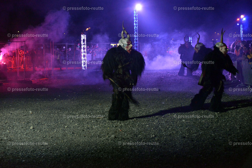 news-2022-Dez03-Krampusumzug-Reutte-WTV_6108 | Info aus dem Bezirk Reutte/Ausserfern Tirol sowie eine umfangreiche Bilddatenbank über die gesamte Region: Lechtal, Talkessel Reutte, Tannheimertal, Zwischentoren. Lech, Plansee, Zugspitze, Grenztunnel, B179, Fernpassstraße, Verkehr, Lawinen, Tradition, - Realisiert mit Pictrs.com