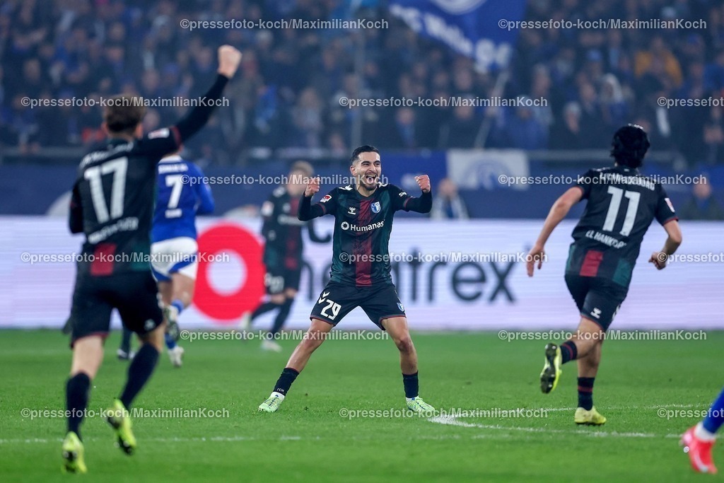 S0401022501045 | 01.02.2025, Fußball, FC Schalke 04 - 1. FC Magdeburg, 2.. Fußball Bundesliga, 20. Spieltag, Veltins-Arena Gelsenkirchen, Saison 2024 2025: Torjubel nach dem 2:0 durch Martijn Kaars (1.FC Magdeburg #9) Alexander Nollenberger (1.FC Magdeburg #17), Livan Burcu (1.FC Magdeburg #29), Mohammed El Hankouri (1.FC Magdeburg #11) jubelndDFB regulations prohibit any use of photographs as image sequences and or quasi-video.