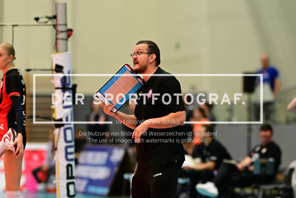 Volleyball I Frauen I Saison 2025-2026 I Bundesliga I 1. Spieltag I ETV Hamburger Volksbank Volleys - Allianz MTV Stuttgart I 13231 | Markus Friedrich (ETV Hamburger Volksbank Volleys) - Realisiert mit Pictrs.com