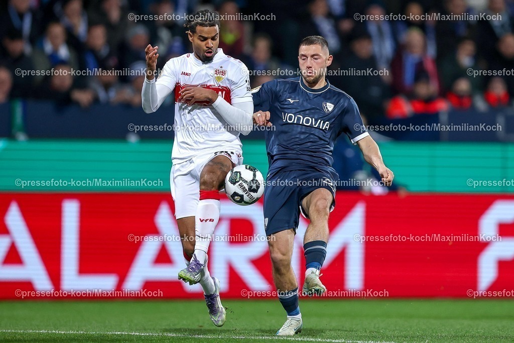 BOC03122501017 | 03.12.2025, Fußball, DFB-Pokal, VfL Bochum - VfB Stuttgart, Achtelfinale, Vonovia Ruhrstadion, Saison 2025 2026: Lorenz Assignon  (VfB Stuttgart #22) im Zweikampf gegen  Maximilian Wittek (VfL Bochum #32)  DFB regulations prohibit any use of photographs as image sequences and or quasi-video.