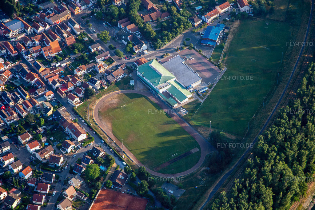 Stadion | Luftbild: Stadion in Altrip im Bundesland Rheinland-Pfalz in Deutschland. Foto: IMG_136858.jpg vom 24.06.2023 durch ©2025 Werner Riehm fly-foto.de/copyright - Realisiert mit Pictrs.com
