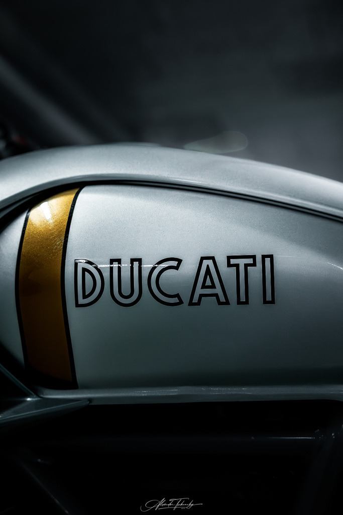Ducati Scramber Formula 73 | Entdecken Sie die faszinierende Welt von Alexander Tschuncky Arts: Kreative Fotografie, atemberaubende Automobilkunst und hochwertiger Bilderdruck. Lassen Sie sich inspirieren! - Realisiert mit Pictrs.com