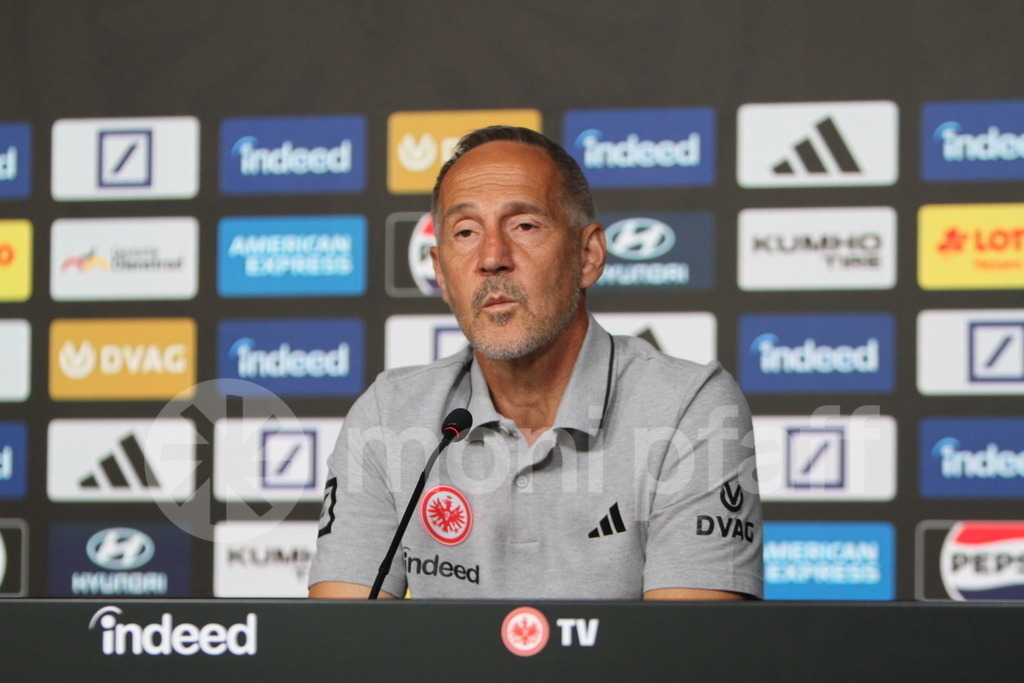 Eintracht Frankfurt Trainer Adi Hütter | Online-Shop | monipfaff.de - Realisiert mit Pictrs.com