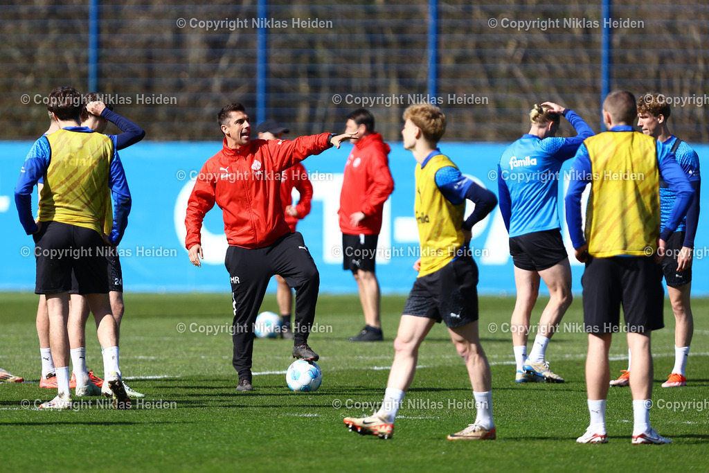 NH_HolsteinKiel_Training_08042025 | Marcel Rapp (Trainer, Holstein Kiel)Fußball I Herren I Training I Saison 2024-2025 I Holstein Kiel I 08.04.2025 I Citti-Fußballpark