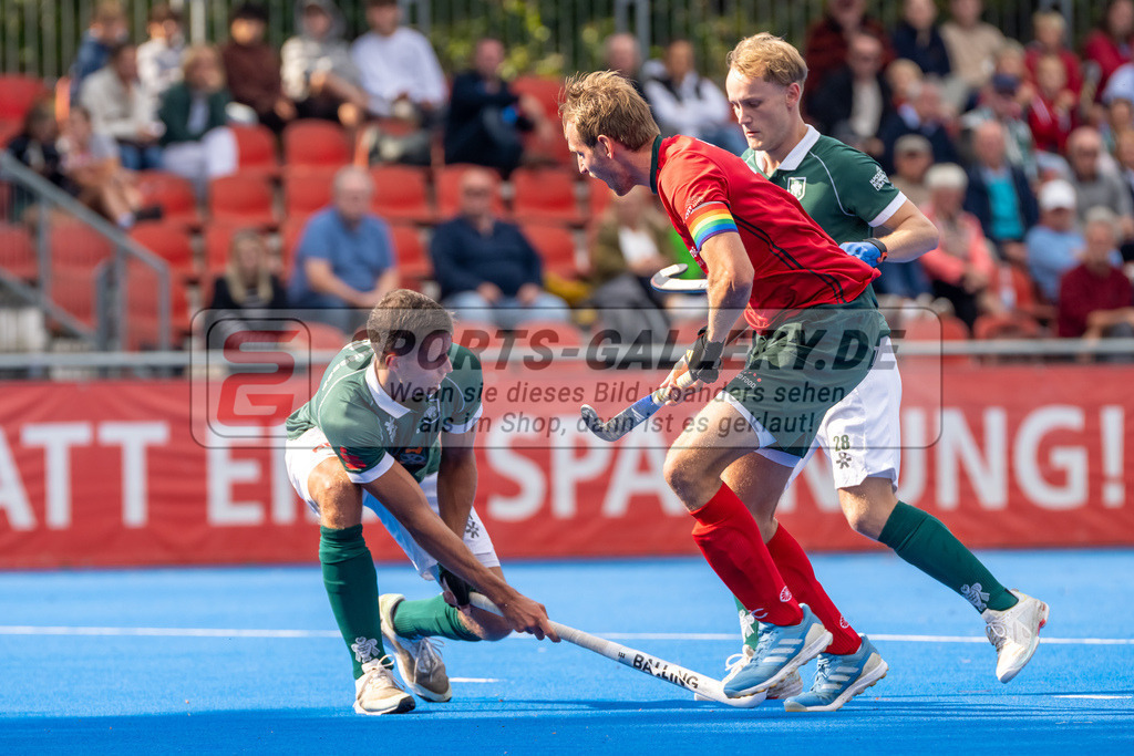 HK_20240915_106474 | 1. Bundesliga Herren Crefelder HTC - Uhlenhorst Mülheim am 15.9.2024 Crefelder HTC , CHTC, Krefeld , Dennis Holthaus ( Uhlenhorst Mülheim #5 ) , Niklas Wellen ( Crefelder HTC 10 ) , Michel Kammann ( Uhlenhorst Mülheim #28 )