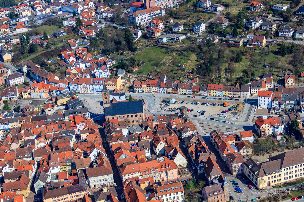 Luftbild: Brückenstraße x Weidenstraße mit Michaelskirche in Eberbach im Bundesland Baden-Württemberg in Deutschland. Foto: IMG_38066.jpg vom 12.03.2011 durch Werner Riehm/FLY-FOTO.deEKIEBER.DE