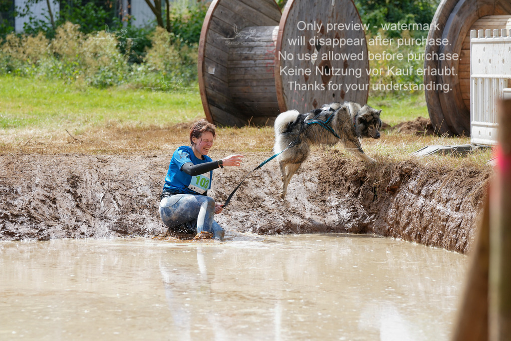 Schlamm_mit_Hund (294 von 460) | stephaniefillaphotographie - Realisiert mit Pictrs.com