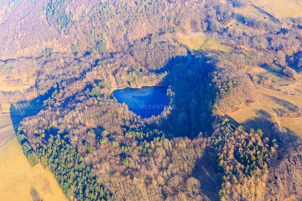 Luftbild: Steinbruchsee bei Fischbachtal im Ortsteil Meßbach in Fischbachtal im Bundesland Hessen in Deutschland. Foto: IMG_096628.jpg vom 14.02.2017 durch Werner Riehm/FLY-FOTO.de
