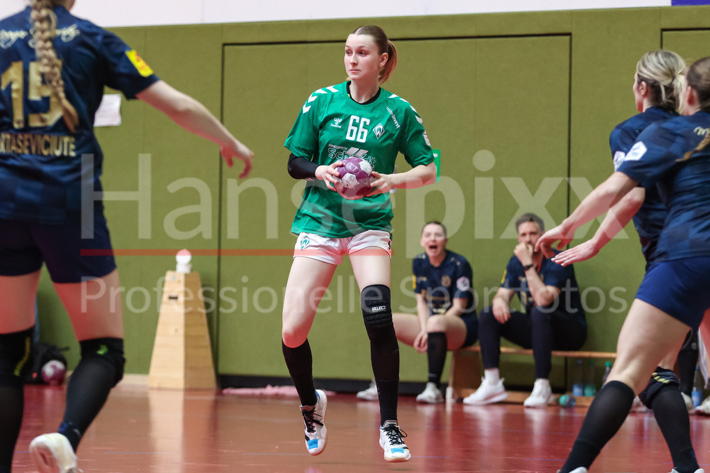 Handball, 2. Bundesliga Frauen, SV Werder Bremen - 1. FSV Mainz 05 | v.li.: Luise Albert (SV Werder Bremen, 66) am Ball, Spielszene, Aktion, Action