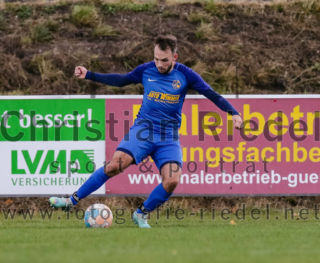 2023-11-11_064_FC_Moosinning_gegen_TSV_Peterskirchen | Moosinning, Deutschland, 11.11.2023:
Fußball, Bezirksliga Oberbayern Ost 2023 / 2024, 17. Spieltag, FC Moosinning gegen TSV Peterskirchen, Endergebnis: 5:0

Lukas Hauser (TSV Peterskirchen, #19)

Foto: Christian Riedel / fotografie-riedel.net