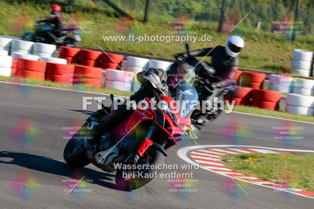 Moto-TeamOBK-21219 | Hier findet Ihr Bilder von Touristenfahrten auf der Nürburgring Nordschleife oder von anderen Veranstaltungen die ich besucht habe. Viel Spass beim Durch Schauen 