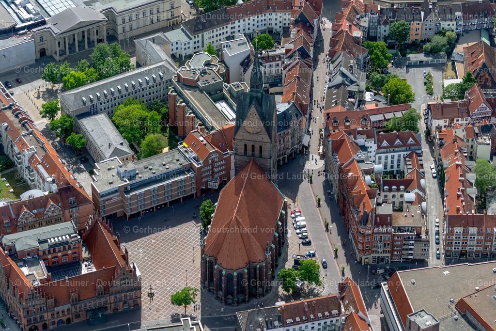 4031022 | HANNOVER 02.06.2020 Kirchengebäude der Marktkirche am Hanns-Lilje-Platz in Hannover im Bundesland Niedersachsen. // Church building Marktkirche on Hanns-Lilje-Platz in Hannover in the state Lower Saxony. Foto: Gerhard Launer