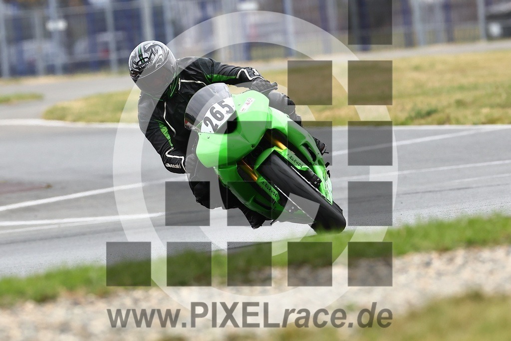 0265-20240916_02094 | Schöne Erinnerungen an spannende Momente - das festzuhalten ist unser Job. PIXELrace.de ist seit 2003 auf den Rennstrecken Europas unterwegs um die Action draußen beim Fahren und die wunderbare Stimmung imm Fahrerlager für euch einzufangen.