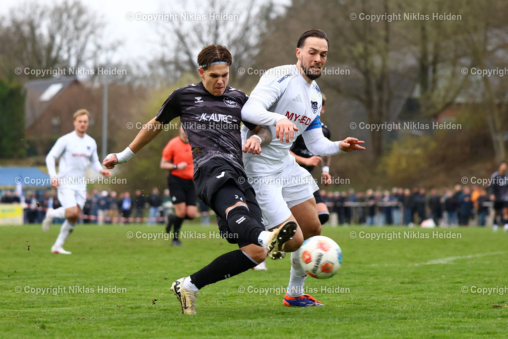 NH_TuSDassendorf_ETSVHamburg_OberligaHamburg_02042026 | #6 Kerim Carolus (TuS Dassendorf), #9 Nick Selutin (ETSV Hamburg)Fußball I Herren I Gamesright Oberliga Hamburg I Saison 2025-2026  I 18. Spieltag I TuS Dassendorf - ETSV Hamburg I 02.04.2026 I Sportplatz Wendelweg