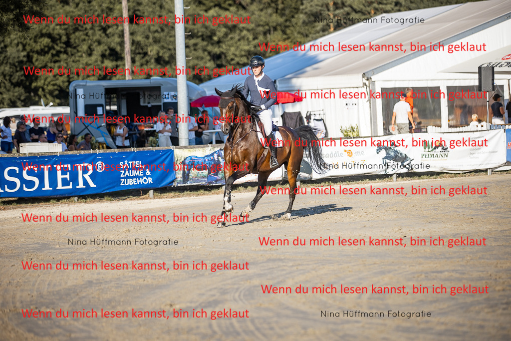 BK1A8780 | Turnierbilder Turnierfotos Nina Hüffmann Turnierfotografie Pferdefotografie Tierzeichnung Haustierzeichnung Pferdezeichnung Hundezeichnung Videograf  - Realisiert mit Pictrs.com
