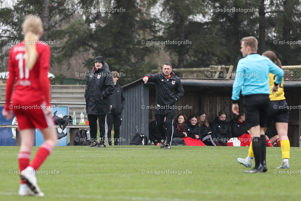 Fußball I Frauen I Saison 2025/2026 I Oberliga Schleswig-Holstein I 14. Spieltag I SV Frisia 03 Risum-Lindholm - SV Wahlstedt | ml-sportfotografie - Realisiert mit Pictrs.com