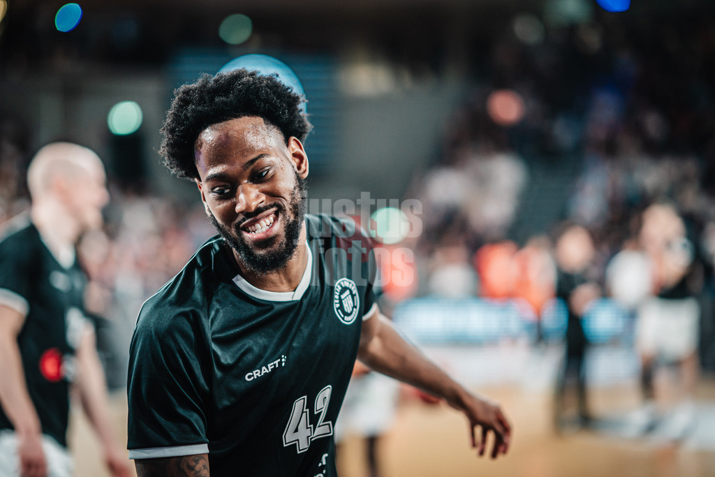 Basketball | Männer | Saison 2023/2024 | easyCredit Basketball Bundesliga | 32. Spieltag | Veolia Towers Hamburg vs. NINERS Chemnitz | 04.05.2024 | Aljami Durham (#42, Veolia Towers Hamburg)