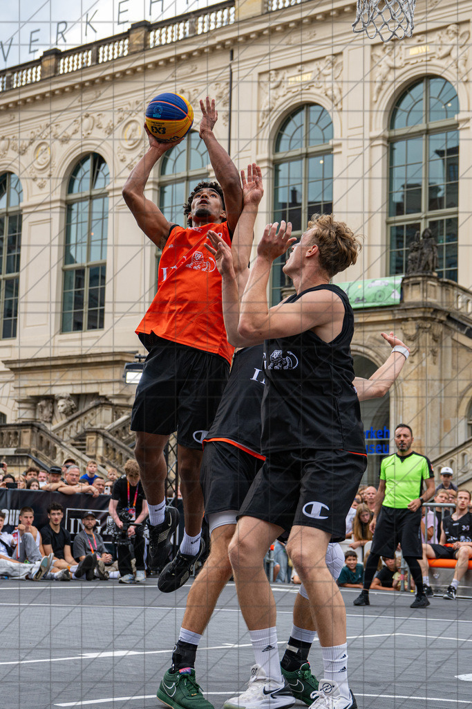 DIE FINALS 2025 | Dt. Meisterschaft 3x3   | 1/4 Finale Männer //  02.08.25: DIE FINALS 2025 | Dt. Meisterschaft 3x3   / Dresden / Deutschland  //   CREDIT:www.bullenfotos.de, Martin König, Hörner Weg 40, D-49078 Osnabrück, +4917663732967 // Nutzung und Weitergabe nur zu den vereinbarten Zwecken. Presseanfragen an Ersteller. Alle Rechte beim Ersteller. Honorierung nach MFM. - Realisiert mit Pictrs.com