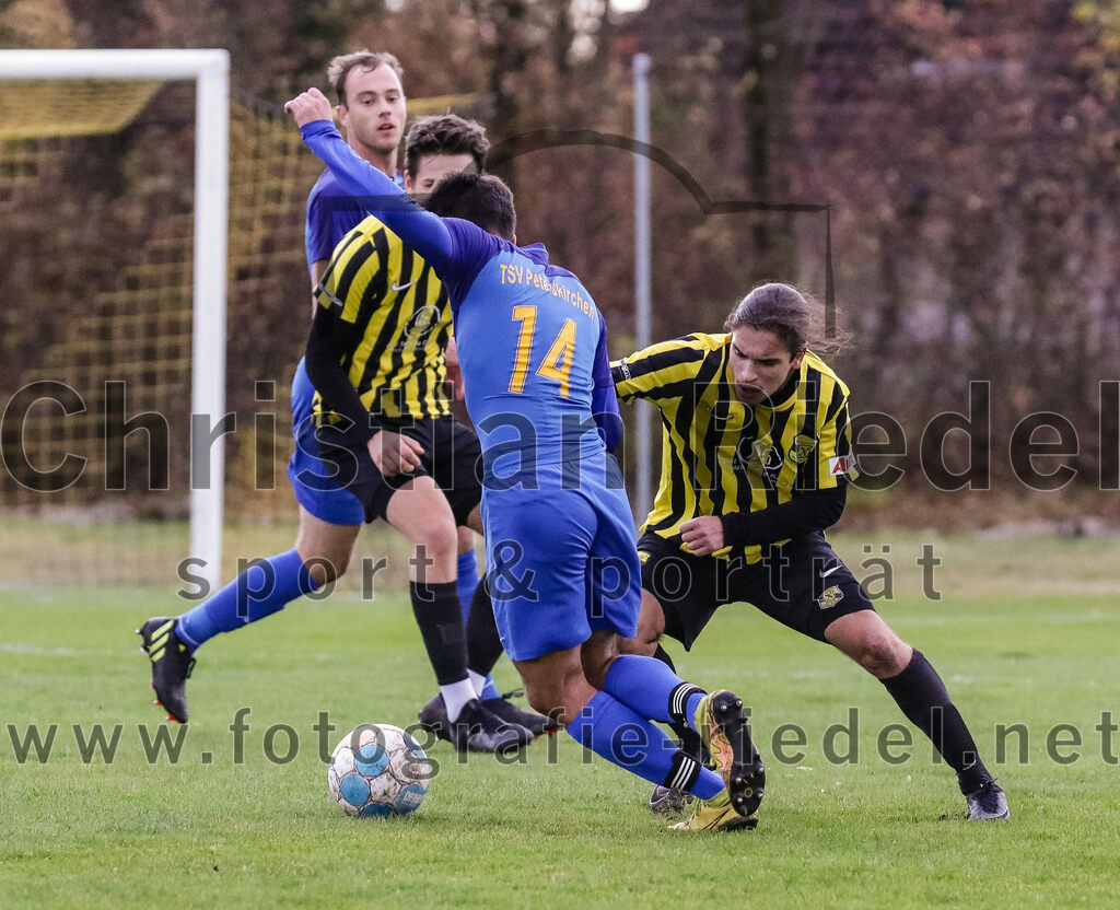 2023-11-11_048_FC_Moosinning_gegen_TSV_Peterskirchen | Moosinning, Deutschland, 11.11.2023:
Fußball, Bezirksliga Oberbayern Ost 2023 / 2024, 17. Spieltag, FC Moosinning gegen TSV Peterskirchen, Endergebnis: 5:0

Kilian Spiel (TSV Peterskirchen, #14), Fehmi Bagci (FC Moosinning, #2)

Foto: Christian Riedel / fotografie-riedel.net