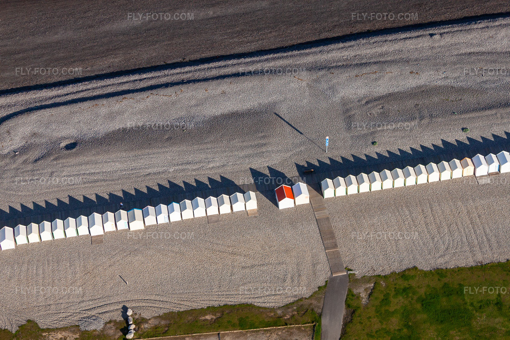 Aerial view: Rows of beach chairs on the pebble beach in the coastal area of the Channel coast Cayeux-sur-Mer in Nord-Pas-de-Calais, Picardy in Cayeux-sur-Mer in the state Somme, France.Photo: IMG_70918.jpg taken on 08/24/2014 by Werner Riehm/FLY-FOTO.comResolution of the original: 4752 x 3168 px