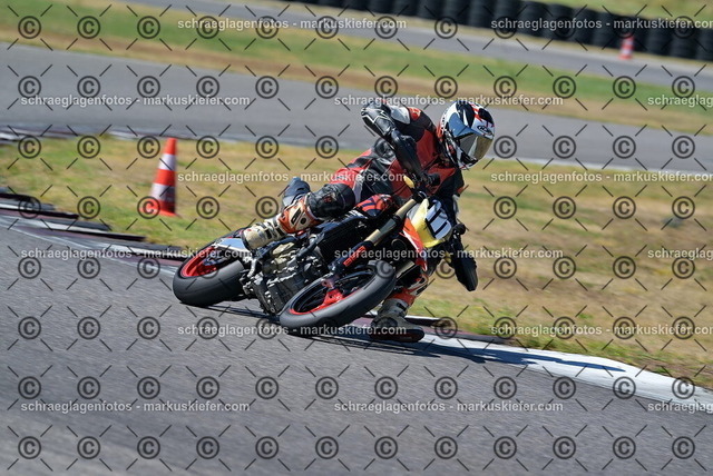 26bt04-1090 | markuskiefer.com - Realisiert mit Pictrs.com