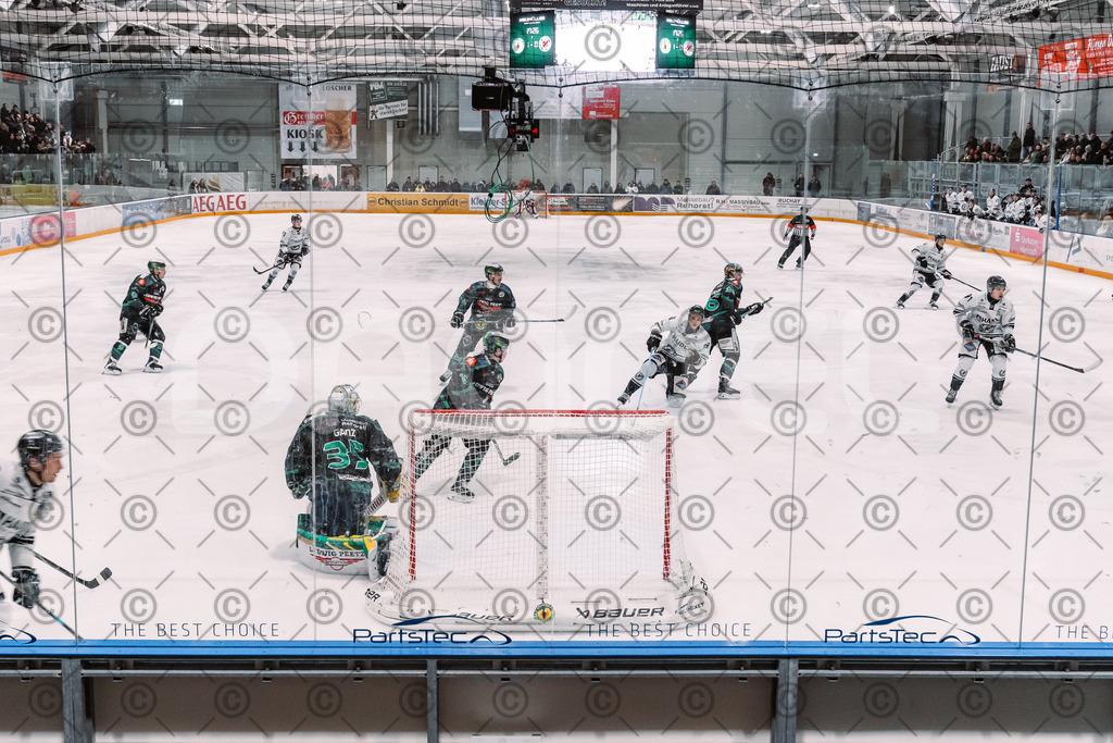 Alligators_vs_Passau_03_12_2025-18 | Höchstadt Alligators Fotogalerie: Eishockey-Action aus Franken. Professionelle Spielfotos, Portraits & Stadionbilder zum Download. Jetzt entdecken! - Realisiert mit Pictrs.com