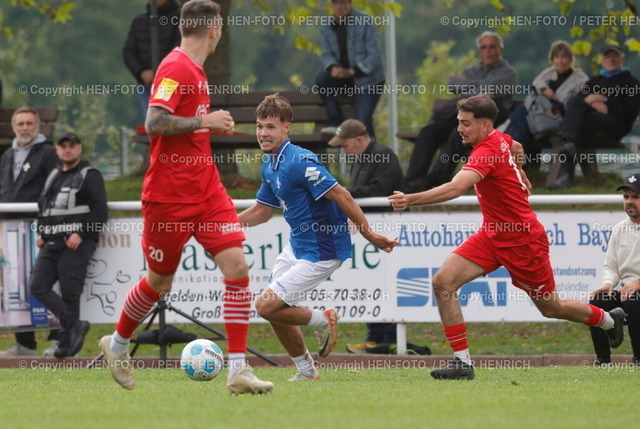 Hessenliga | 27.09.2025 Fussball Hessenliga Saison 2025 2026 SV Darmstadt 98 U21 - KSV Baunatal (1:3) v. li. Burak Karakaya (4 SV98) Yasin Akman (19 Baunatal) (Foto: Peter Henrich) - Realisiert mit Pictrs.com