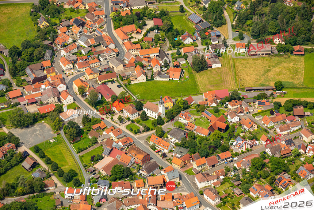 Das Luftbild zeigt :  Ermershausen - Die Luftaufnahme wurde 2024 vom UL-Flugzeug aus erstellt ( keine Drohne ) - Hochauflösende Luftaufnahme - Für grossformatige Ausdrucke geeignet. Die Geschenkidee !Mit Lizenz und Bildrechte bestellbar