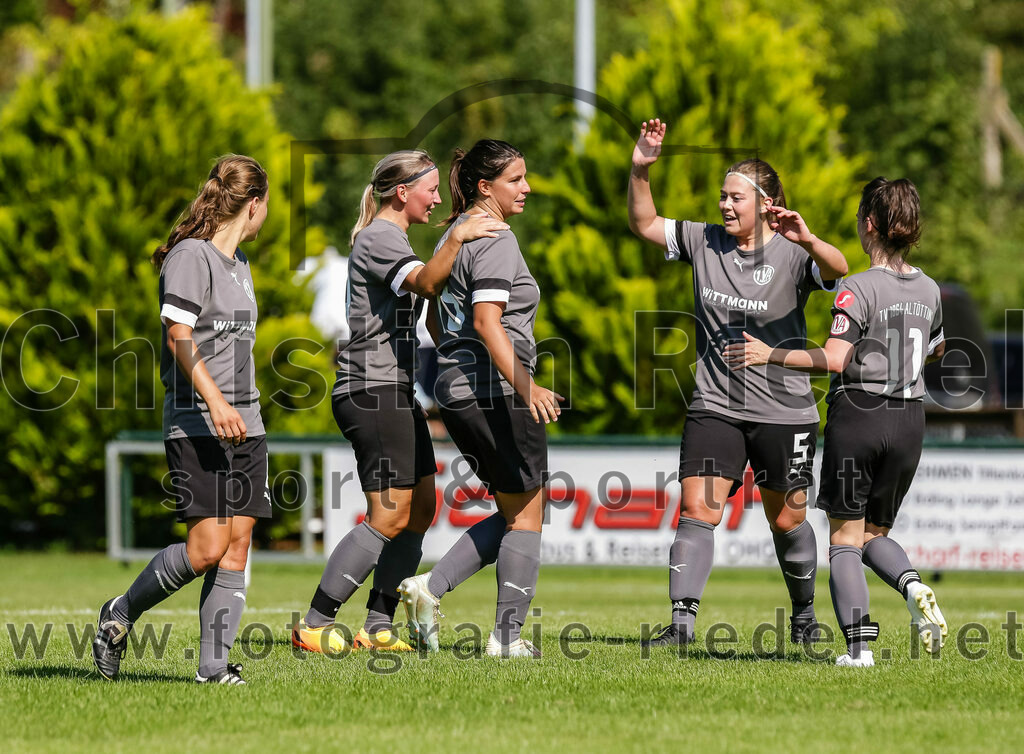 2023-09-09_103_FC_Langengeisling_gegen_TV_1864_Altoetting | Erding, Deutschland, 09.09.2023:
Fußball, Bezirksoberliga 2023 / 2024, 2. Spieltag, FC Langengeisling gegen TV 1864 Altötting, Endergebnis: 2:3

Jubel nach dem 2:3 durch Tatjana Utzschmid (TV 1864 Altötting, #15)

Foto: Christian Riedel / fotografie-riedel.net