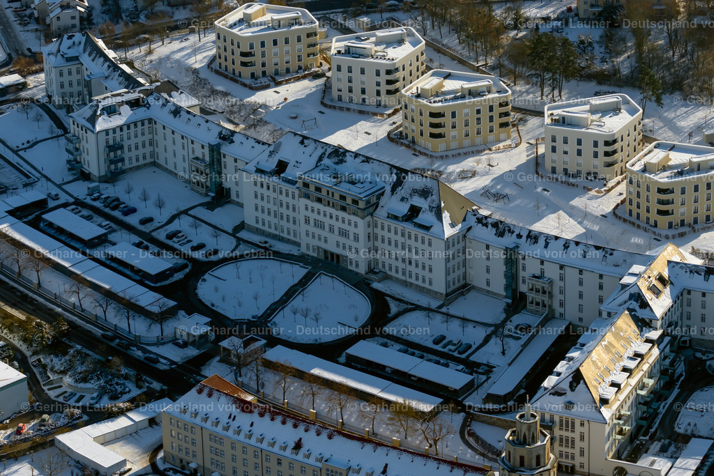 4043249 | Wohnanlage Mönchberg Park, Winteraufnahme, Würzburg, Firmengruppe Riedel BauSilbersteinstraße 497424 SchweinfurtTelefon 09721 676-0Telefax 09721 676-110Email: info@riedelbau.de