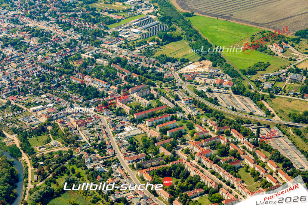 Luftbild Vs Google Maps  Karl Marx Straße  Calbe -Das Luftbild wurde 2025 vom UL-Flugzeug heraus erstellt ( keine Drohnenluftbilder ) - Hochauflösende Luftaufnahme -Nicht vergleichbar mit Google Maps oder Satelittenbilder- Die Geschenkidee !Mit Lizenz und Bildrechte bestellbar