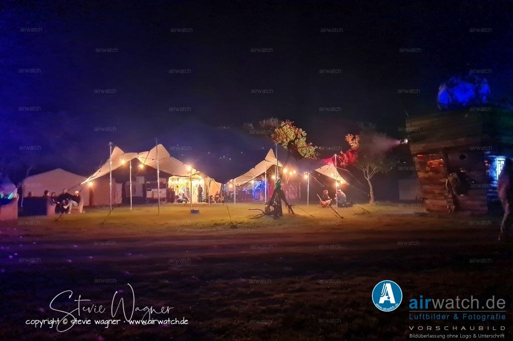 Bachblyten® Festival 2023 | Entdecken Sie atemberaubende Luftbilder und Fotografien auf airwatch.de - Tauchen Sie ein in eine Welt voller faszinierender Aufnahmen aus der Vogelperspektive.