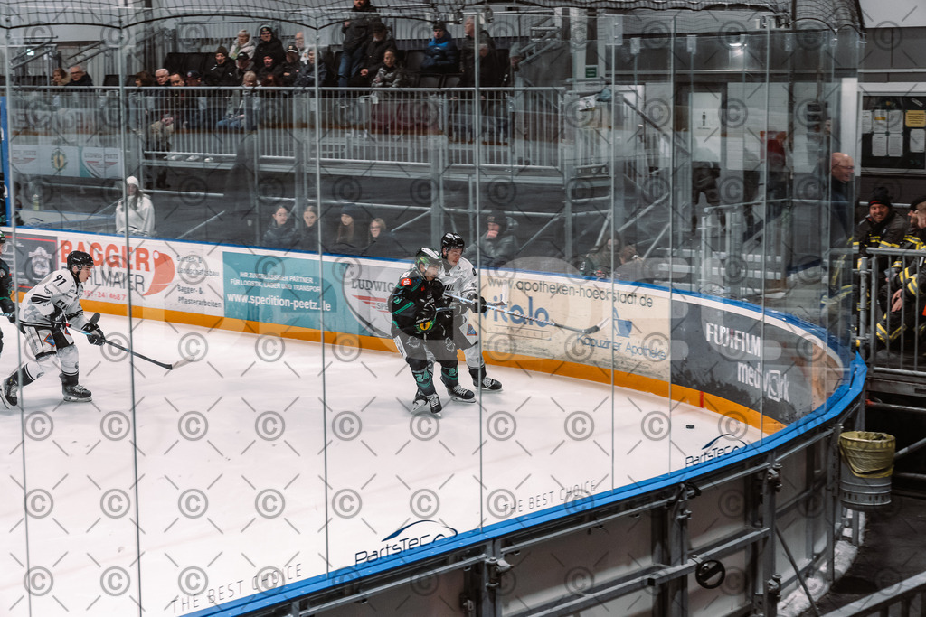 Alligators_vs_Passau_03_12_2025-19 | Höchstadt Alligators Fotogalerie: Eishockey-Action aus Franken. Professionelle Spielfotos, Portraits & Stadionbilder zum Download. Jetzt entdecken! - Realized with Pictrs.com
