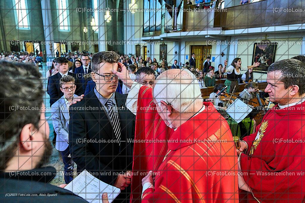 ALP2456_Pfarrfirmung Wieselburg_Sakrament der Firmung | (C)FotoLois.com, Alois Spandl, Pfarrfirmung in Wieselburg mit Firmspender Eduard Gruber (ehemaliger Generalvikar der Diözese St. Pölten), Sa 3. Juni 2023.