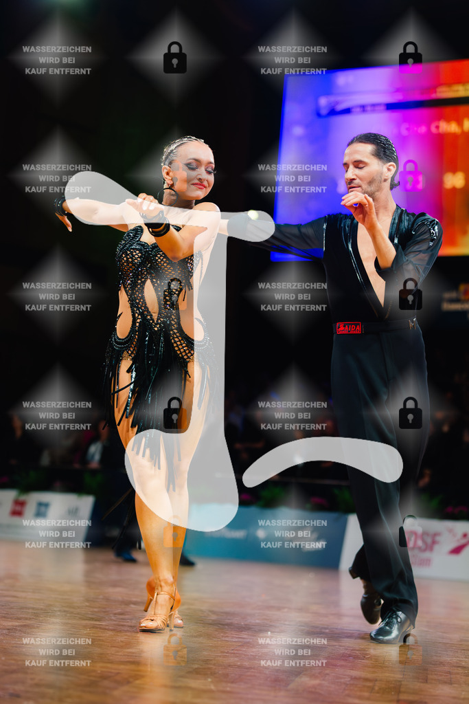 GOC 2025 - WDSF GrandSlam Latin 1st (73) Charles-Guillaume Schmitt _ Elena Salikhova (France)-2025-08-23-4551 | Webshop for digital downloads and prints of dance sport, event & show photographer Julian Link - Realisiert mit Pictrs.com