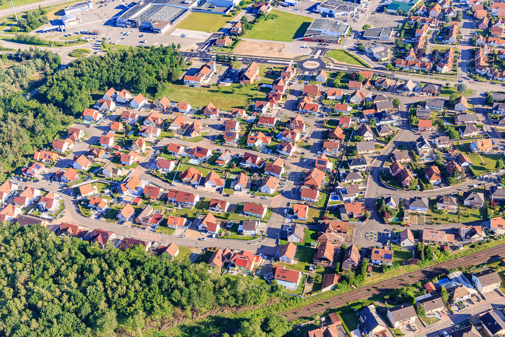 Luftbild: Rue des Genêts in Seltz im Bundesland Bas-Rhin in Frankreich. – Foto: IMG_115021.jpg vom 01.06.2019 durch Werner Riehm/FLY-FOTO.de – Auflösung des Originals: 5200 x 3467 px