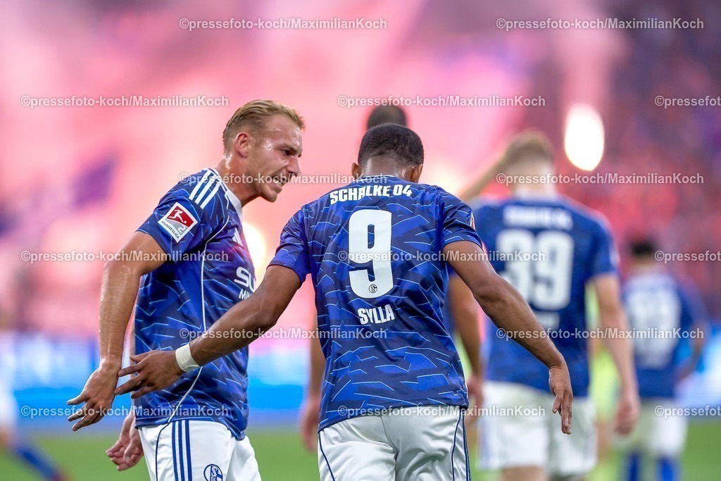 S0401082501055 | 01.08.2025, Fußball, FC Schalke 04 - Hertha BSC, 1.Spieltag, 2. Fußball Bundesliga, Veltins-Arena Gelsenkirchen, Saison 2025 2026: Torjubel nach dem Tor zum 2:0  durch Torschütze Nikola Katic (Schalke04 #25)   DFB regulations prohibit any use of photographs as image sequences and or quasi-video.