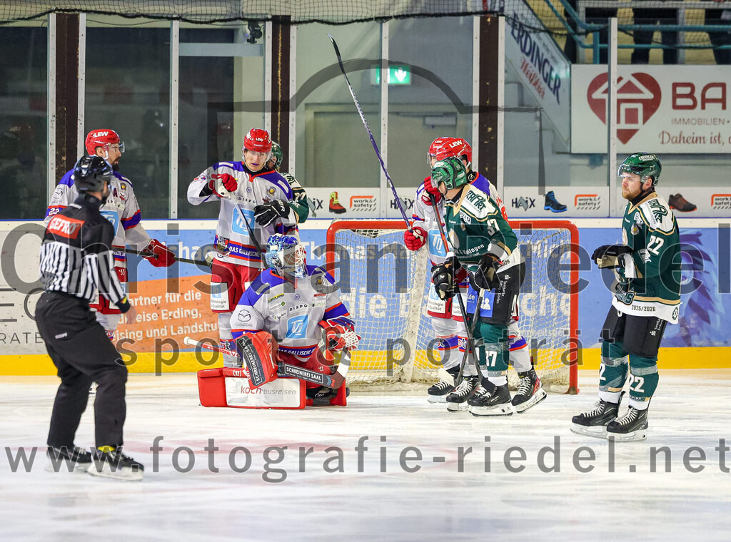 2025-09-14_028_TSV_Erding_gegen_EC_Peiting | Erding, Deutschland, 14.09.2025:Eishockey, Oberliga Süd 2025 / 2026, Testspiel, TSV Erding gegen EC Peiting, Endergebnis: 2:3Foto: Christian Riedel / fotografie-riedel.net