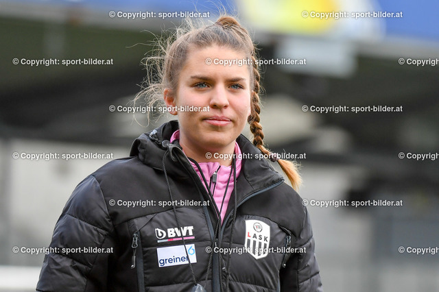 AUT, OOELIGA, LASK Frauen vs SPG Kleinmuenchen-Blau Weiss Linz 1b | 10.04.2022, Raiffeisen Arena Pasching, AUT, OOELIGA, LASK Frauen vs SPG Kleinmuenchen-Blau Weiss Linz 1b, im Bild Lisa Alzner, Trainerin Lask Frauen (Lask)



// OOELIGA, LASK Frauen vs SPG Kleinmuenchen-Blau Weiss Linz 1b in Pasching, Austria on 2022/04/10

