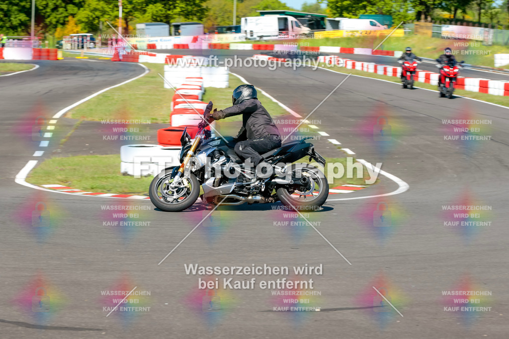 Moto-TeamOBK-21603 | Hier findet Ihr Bilder von Touristenfahrten auf der Nürburgring Nordschleife oder von anderen Veranstaltungen die ich besucht habe. Viel Spass beim Durch Schauen 