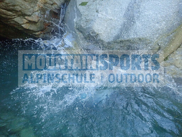 PC020070 | Bestelle die Bilder deines Berg- oder Wasser-Abenteuers mit Mountain Sports bequem von zu Hause aus direkt über unseren Online Fotoshop von pictrs.com. - Realisiert mit Pictrs.com