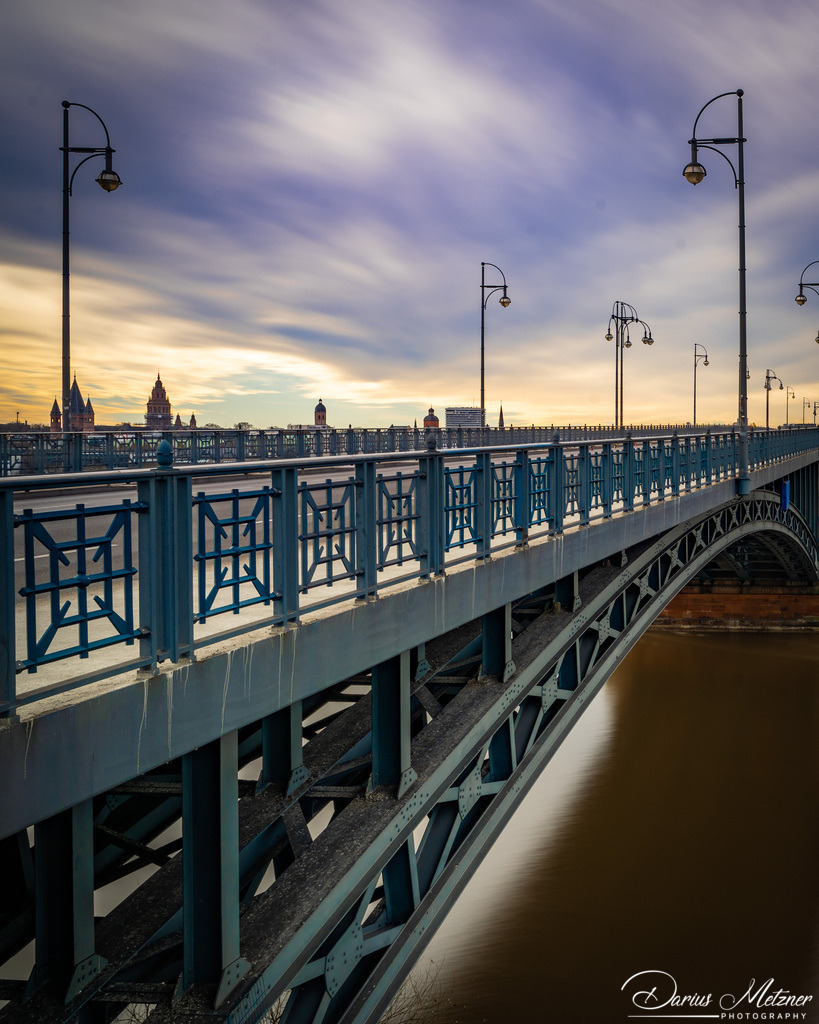 Die Theodor-Heuss-Brücke in Mainz | Fotografien, Fotos und Bilder aus Mainz, Frankfurt, Wiesbaden und anderen Orten auf der Welt - Fotografiert von Darius Metzner