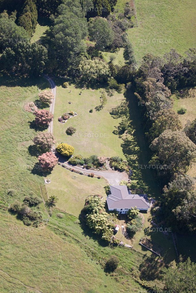 Luftbild: Ortsansicht in Coromandel im Bundesland Waikato in Neuseeland. Foto: IMG_55786.jpg vom 12.01.2013 durch Werner Riehm/FLY-FOTO.de