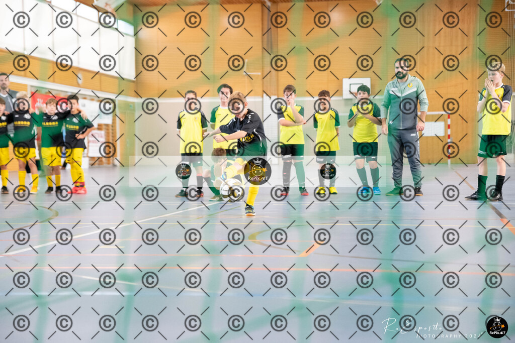20241123_FCR-Hallenturnier-E__024 | Sport und Naturfotografie von Roberto Esposito zeigt echte Momente Bewegung und die Schönheit der Natur. Ausdrucksstarke Bilder schaffen Emotionen.