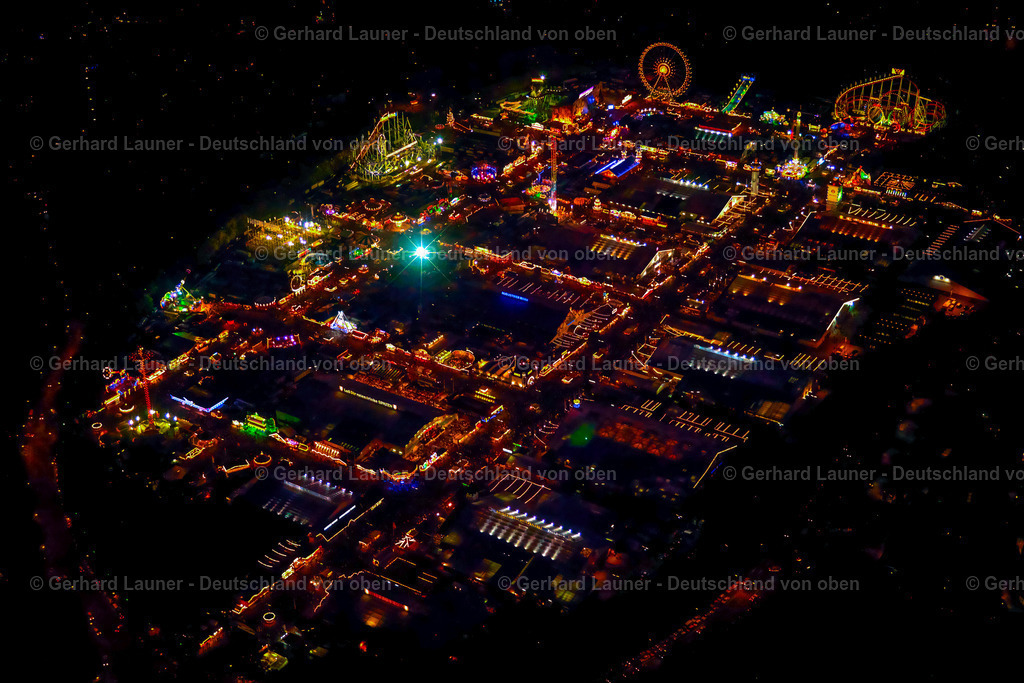 2783041 | Das Oktoberfest in München (mundartlich Wiesn) ist das größte Volksfest der Welt. Hier sieht man das Volksfest bei Nacht in voller Beleuchtung.