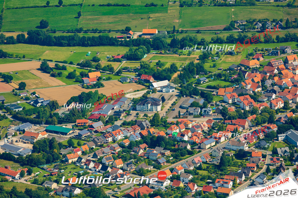 Luftbild der Stadt Willebadessen - Das Luftbild wurde 2025 vom UL-Flugzeug heraus erstellt ( keine Drohnenaufnahme ) - Hochauflösende Luftaufnahme - für Wandbilder und großformatige Ausdrucke geeignet. Das besondere Geschenk!Hier alle&nbsp;Infos zur Lizenzierung der LuftaufnahmeWir fliegen auch dieses Jahr wieder in Ihre Region um Luftbilder zu erstellen.- Luftbild anfragen