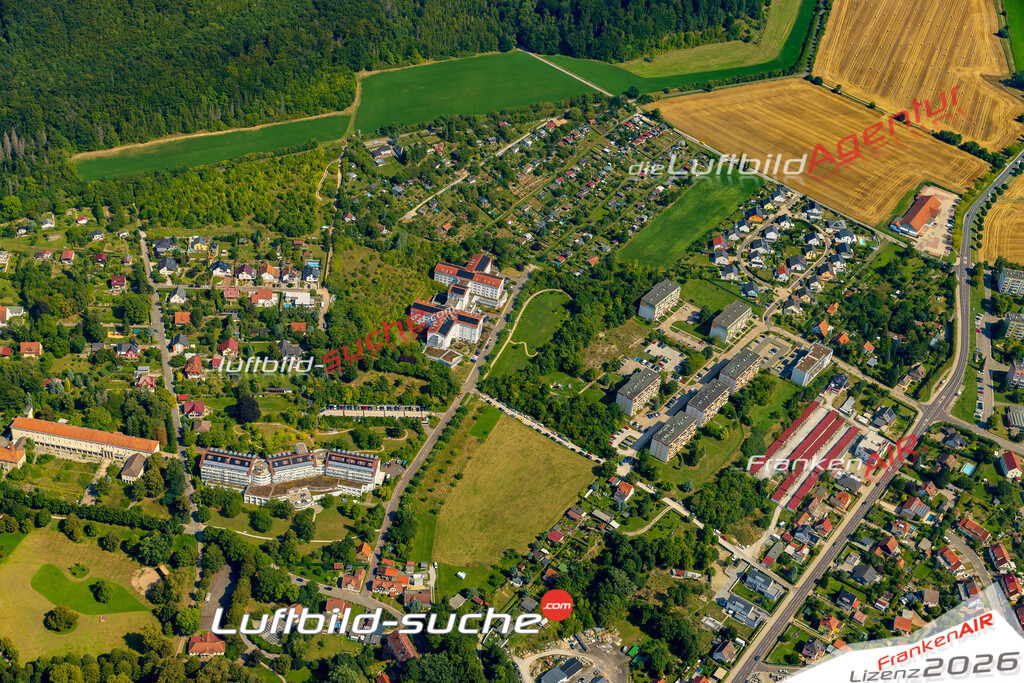 Übersichts Bild Bad Berka - Die Luftaufnahme wurde 2025 vom UL-Flugzeug heraus erstellt ( keine Drohnenaufnahme ) - Hochauflösende Luftaufnahme - für Wandbilder und großformatige Ausdrucke geeignet. Das besondere Geschenk!Hier alle&nbsp;Infos zur Lizenzierung der LuftaufnahmeWir fliegen auch dieses Jahr wieder in Ihre Region um Luftbilder zu erstellen.- Luftbild anfragen