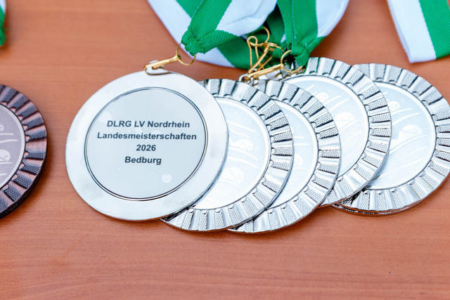 DLRG, Wettkampf, Rettungssport, Landesverbandsmeisterschaften 2026 13.06.2026 | Bedburg, Deutschland - June, 13: Silbermedallien der Landesverbandsmeisterschaften 2026 im MonteMare Bedburg. (Foto: Benedikt Lang (DLRG) - Realisiert mit Pictrs.com